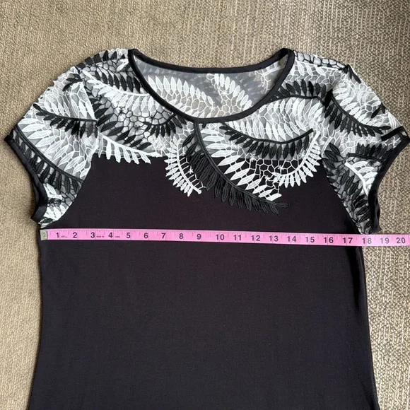 WHITE HOUSE BLACK MARKET-Black/White Lace Detail Top-Cap Sleeves-Knit Body Sz M - Picture 8 of 12